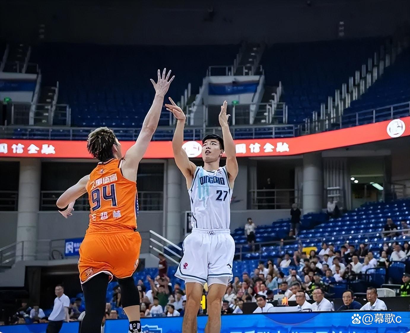 上海男篮遭遇惨败,主场失利难以扭转连败局面的简单介绍
